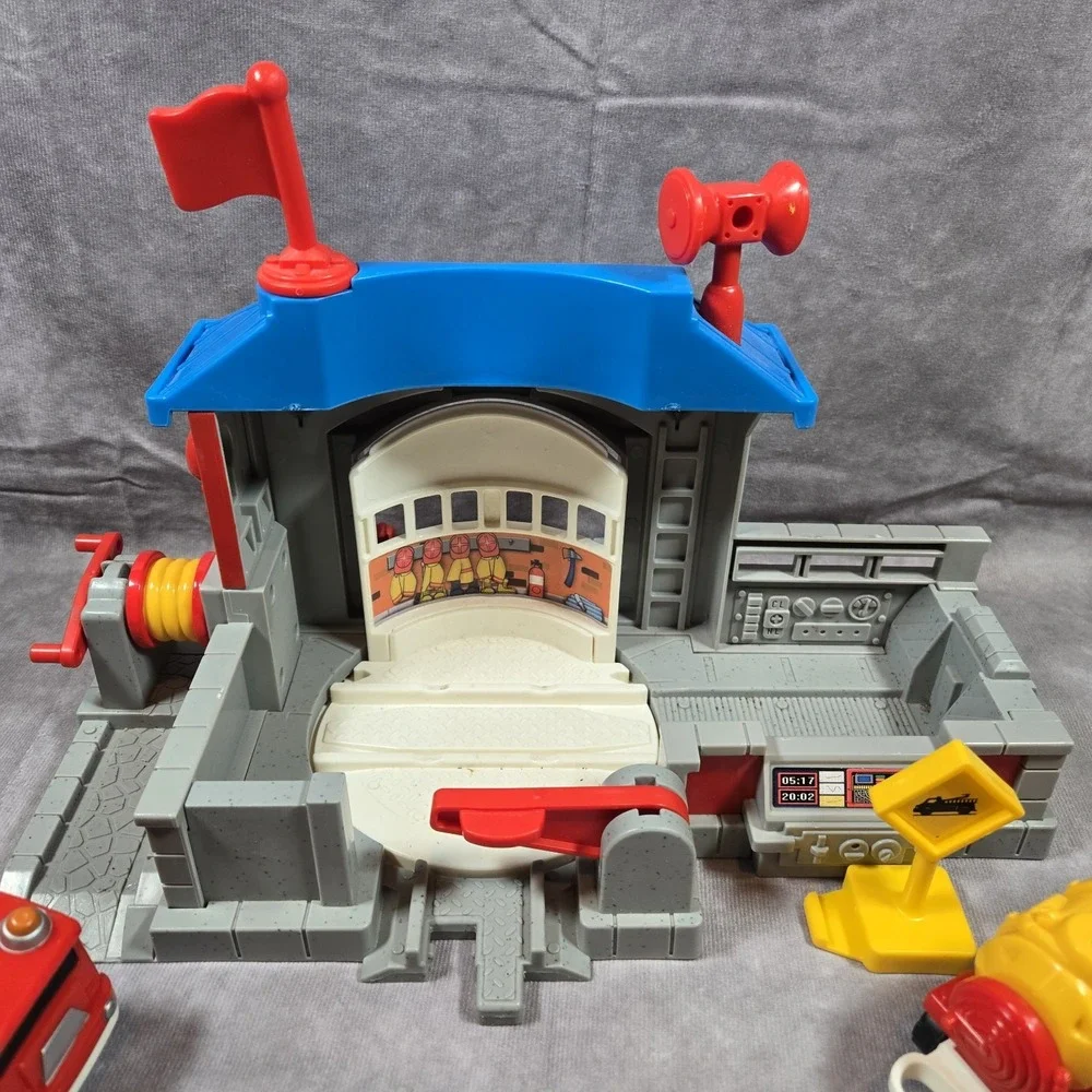 Geotrax Fast Response Rescue Co. Firetruck Wagon‎ Tanker Street Sign Tracks